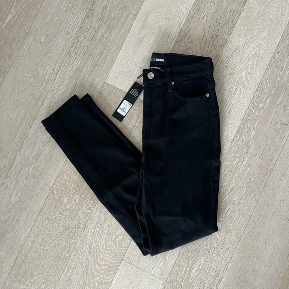 NWT | Fashion Nova | Petite Super Stretch Skinny Jeans | 5 | Black - Picture 4 of 7